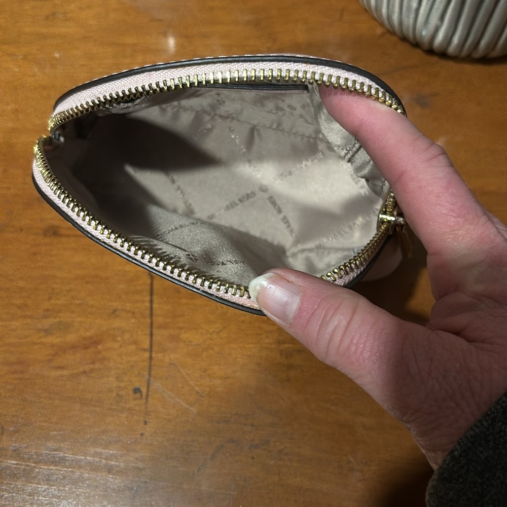 Michael Kors Cindy Pale Pink Leather Dome Makeup Bag Travel Pouch - Picture 9 of 13